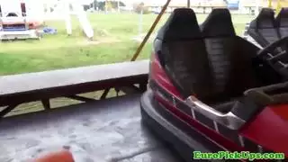 اللسان مع فرخ الأوروبي على رجل عشوائي