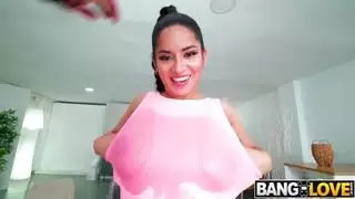 أعطته طعماً وهو مدمن على كسها