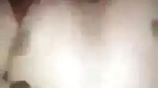 تتخلص من خجلها لمشهد بورنو جماعي