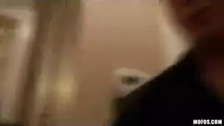 يحتفل بأمه