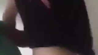شاب عراقي يزور خالته