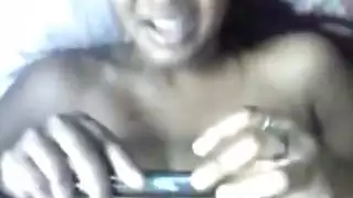 لص ينط على بيت و ينيك امراة سمراء