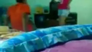 أتت من أجل القبلات ولكنها بقيت من أجل مص القضيب