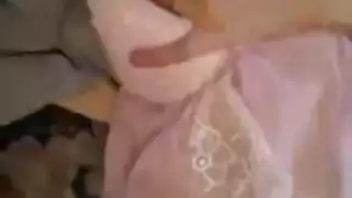 فتاة هواة حقيقية تأخذه بقوة في مؤخرتها