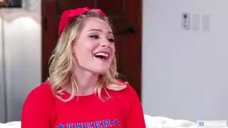 ثلاث تلميذات مثليه في فيلم إباحي صريح