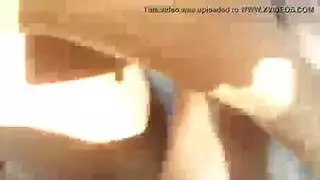 جنس ساخن في النادي الليلي مع مراهقة سمراء مثيرة