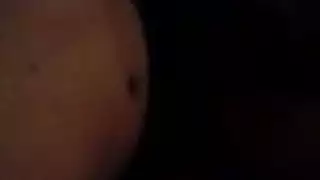 رجل يدخل على التنان من الفتيات وهما بيخدو شور