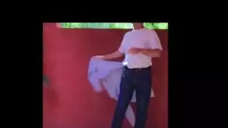قضيب أبيض سميك يتسلل ليبلل فرج ملاكها الداكن الضيق