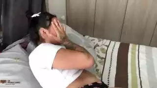 مهووس بقضيب زوج أمي