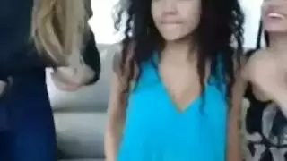 لاتينا ممتلئة تمص بقوة وتحصل على قذف فوضوي
