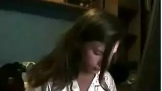 ام وبنت يتعلمان الإباحة لأول مرة