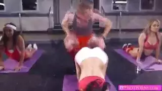 جد إكس إكس إكس ينك: جنس صباحي قوي في السرير