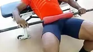 عمل الفندق الخاص للمرأة الناضجة بعد عملها العام في المسبح