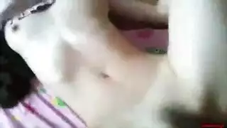 عرضية آسيوية تظهر كل شيء بإسهاب