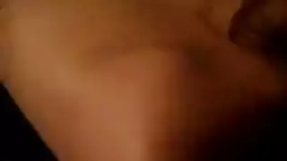 مراهق مثار يكشف فرجها لغريب متحمس