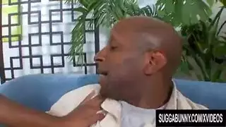 آدم ونأمل أن تقاسم الصيف ديك صخرة صعبة، مع وجود مجموعة من ثلاثة أشخاص في المطبخ