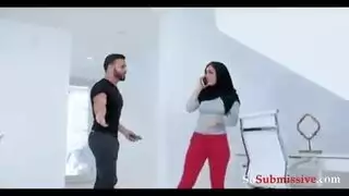 شاب ينيك جارته في الحديقة
