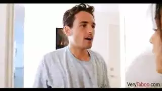 طفله أخوها يلعب بكسها وناكها