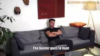 قضيب تركي وحشي يدمّر حلقها في مشهد إكس إكس إكس
