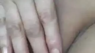 زب وحشي يمارس الجنس بقوة وعمق في فرجها المبلل