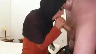 ​جوليا روكا العربية الصغيرة تُدمر بواسطة قضيب وحشي