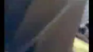 طفل واخته في سرير