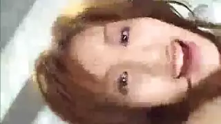 أصابع زوجة الأب تخترق فرج ابنتها الزوجية المراهقة الضيق