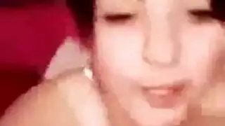إميلي الآثمة ترضي صديقها ورجلاً أصلعاً في جنس ثلاثي صريح