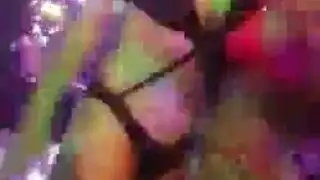 الهواة العراة يبتلعون المني في جلسة جماعية شديدة