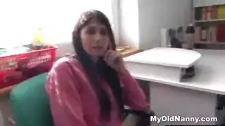 الترجمة: العاشق الوسيم ذو الشعر المجعد يمارس الجنس مع رجل تحبه كثيرًا