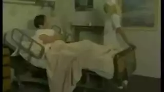 عاهرة ترانس تأخذ زبور أسود في كل ثقب