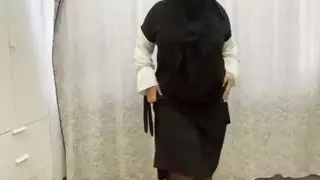 عربية نياكة في جوارب طويلة تغازل بظرها
