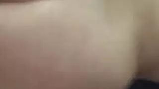 عمود عربي نابض مدفون في كس ضيق
