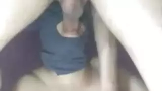قحبة تتناك بعنف من كسها وهي مستمتعة