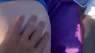 فتاة بيضاء سمينة المؤخرة تتناك على وضعية الكلاب