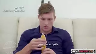 تنوير جنسي: درس شخصي من أم ممتلئة الصدر لابنها