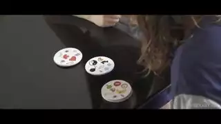 كسها الضيق المشتعل يُخمد بقضيب صلب