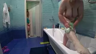عنيفلحسكسوتنزلشهوتها