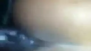 الاب يطلب من بنتة أن تفحص اخوها بالحمام
