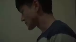 يتجسس لاينيكها