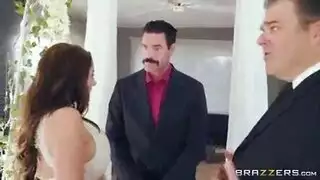 تتناك قبل فرحها مترجم