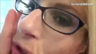 الابن يتحرش بزوجه ابيه وهي تضعف لما تشوف زبه
