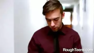 افريقي ينيكها بعنف