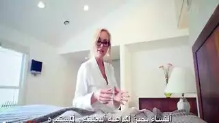 مدرّسة خاصة تظهر للمبتدئ كل الأوضاع الجنسية