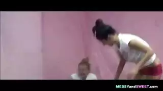 سحاقيات على الأرض: شفاه مبللة تؤدي إلى مقص مثلي مكثف