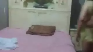 ذكرى إباحية خاصة: جلسة نيك حارة لزوج وزوجة على الشريط