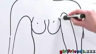 فتاة صغيرة مطيعة تدلك مهبلها الضيق