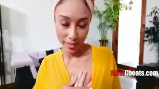 خضوع السكرتيرة الإباحية: سيطرة قاسية على المكتب