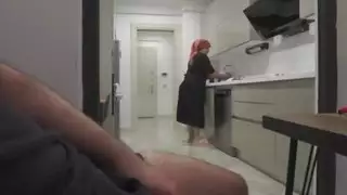 زوجة الأب العربية اشتعلت ربيب الرفع ثم فقدت عذرية الشرج