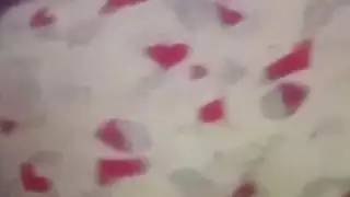 الزوجة تخلع ملابسها وتستمتع قبل تسجيل أفلام إباحية